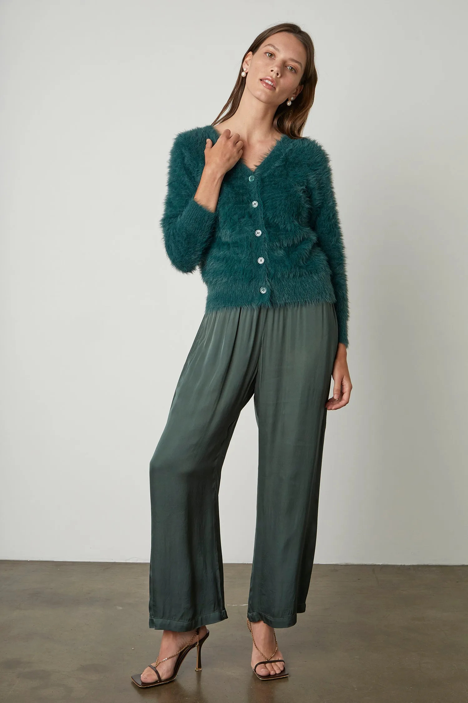 ELLE FEATHERED YARN CROPPED CARDIGAN IN FERN