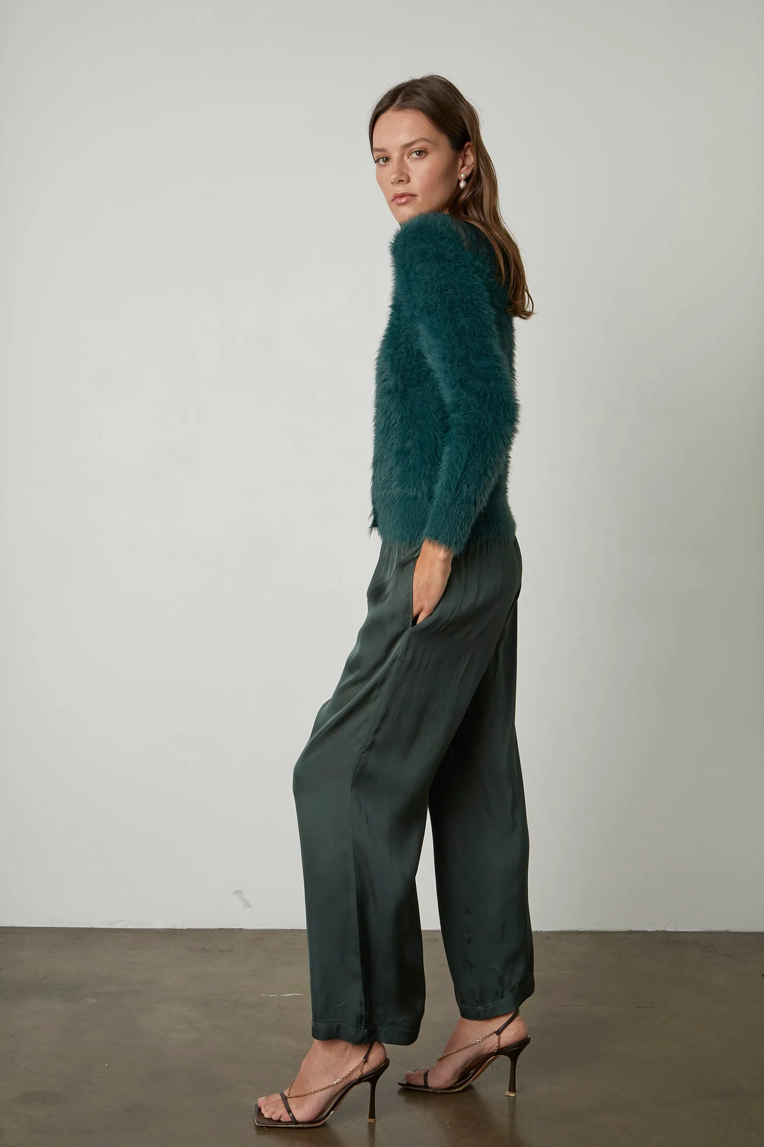 ELLE FEATHERED YARN CROPPED CARDIGAN IN FERN