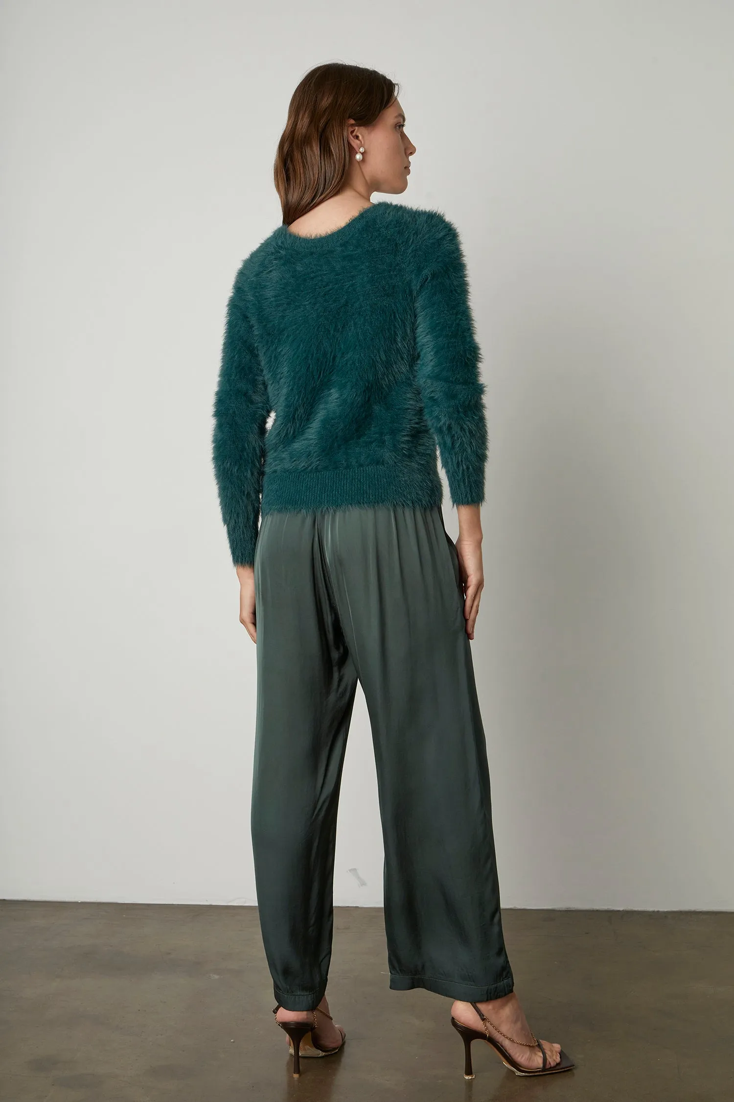 ELLE FEATHERED YARN CROPPED CARDIGAN IN FERN