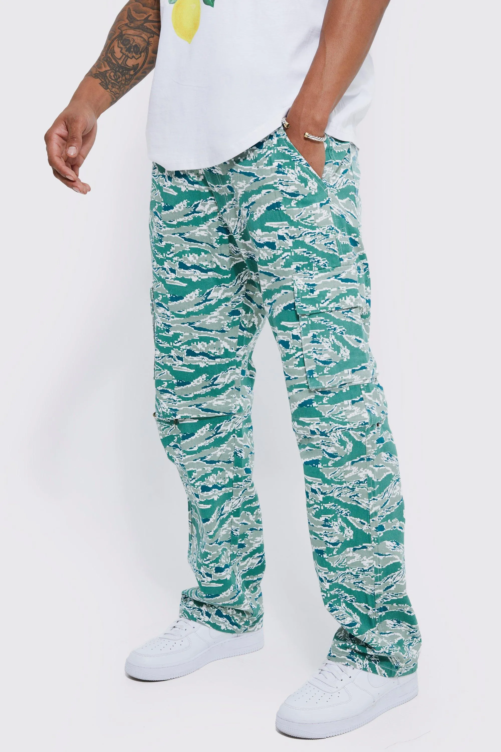 Fixed Waist Leg Relaxed Camo Cargo Pants