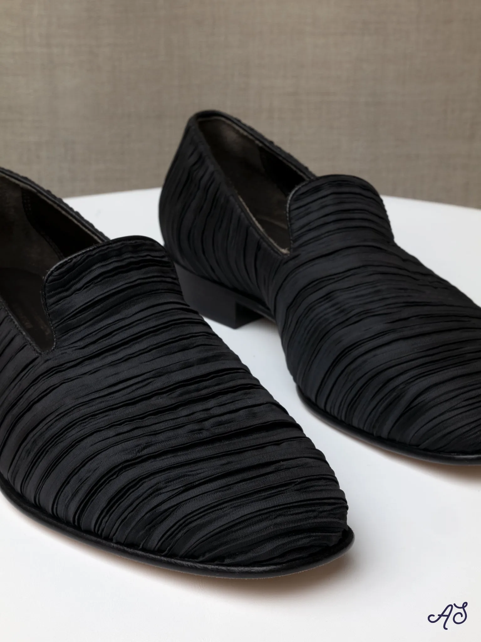 Limited Edition - CAHAYA STUDIOS x Arthur Sleep Black Pleated Loafers