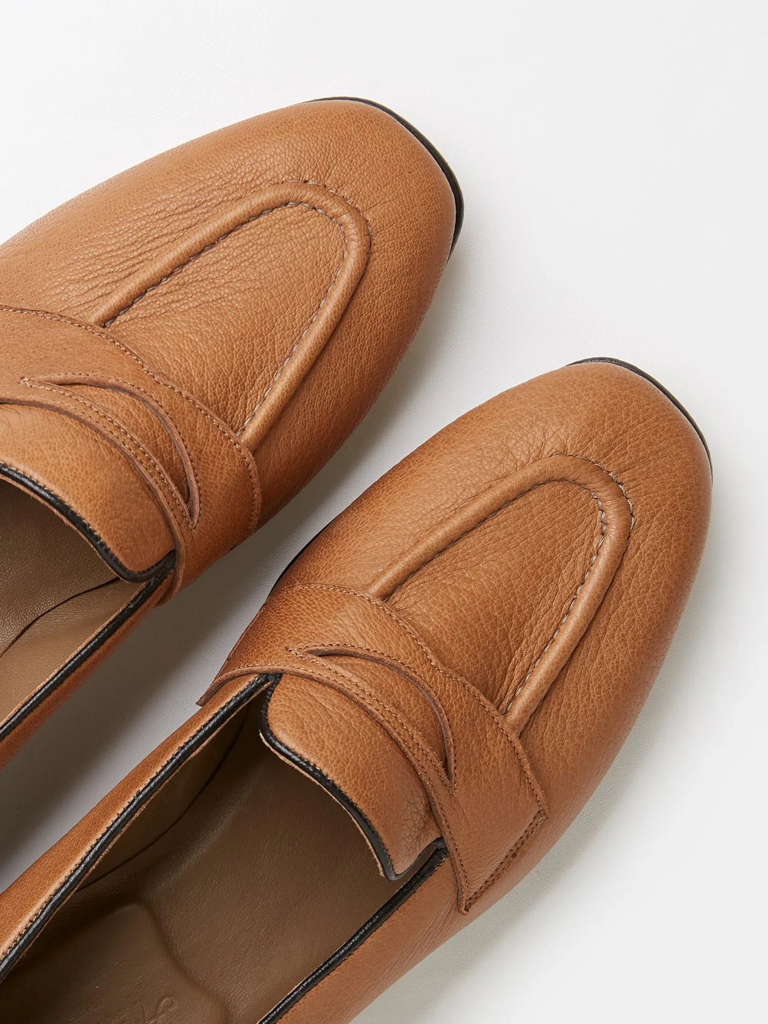 Penny Loafers in Tan Deer Leather