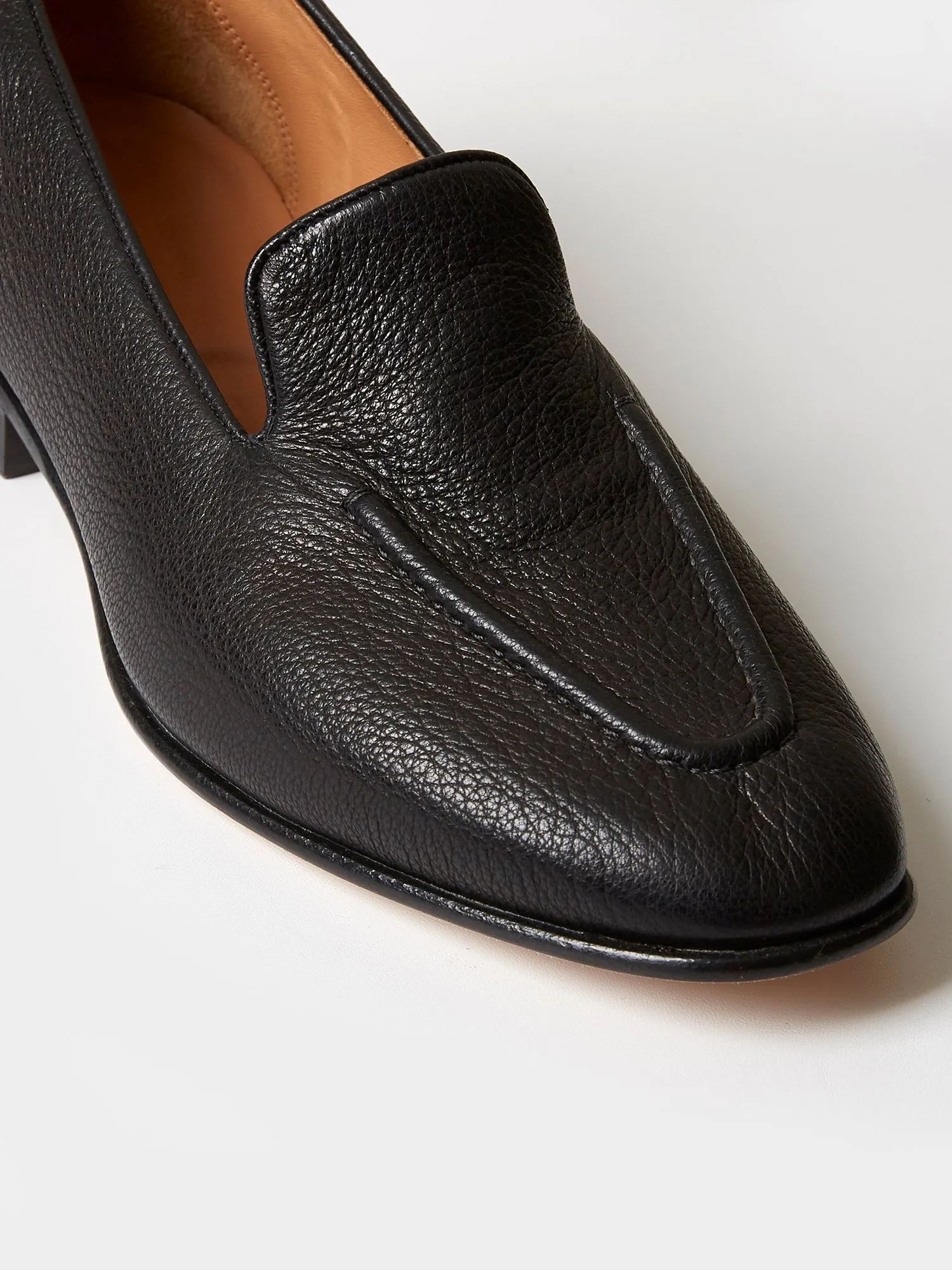 Pintuck Loafers in Black Deer Leather